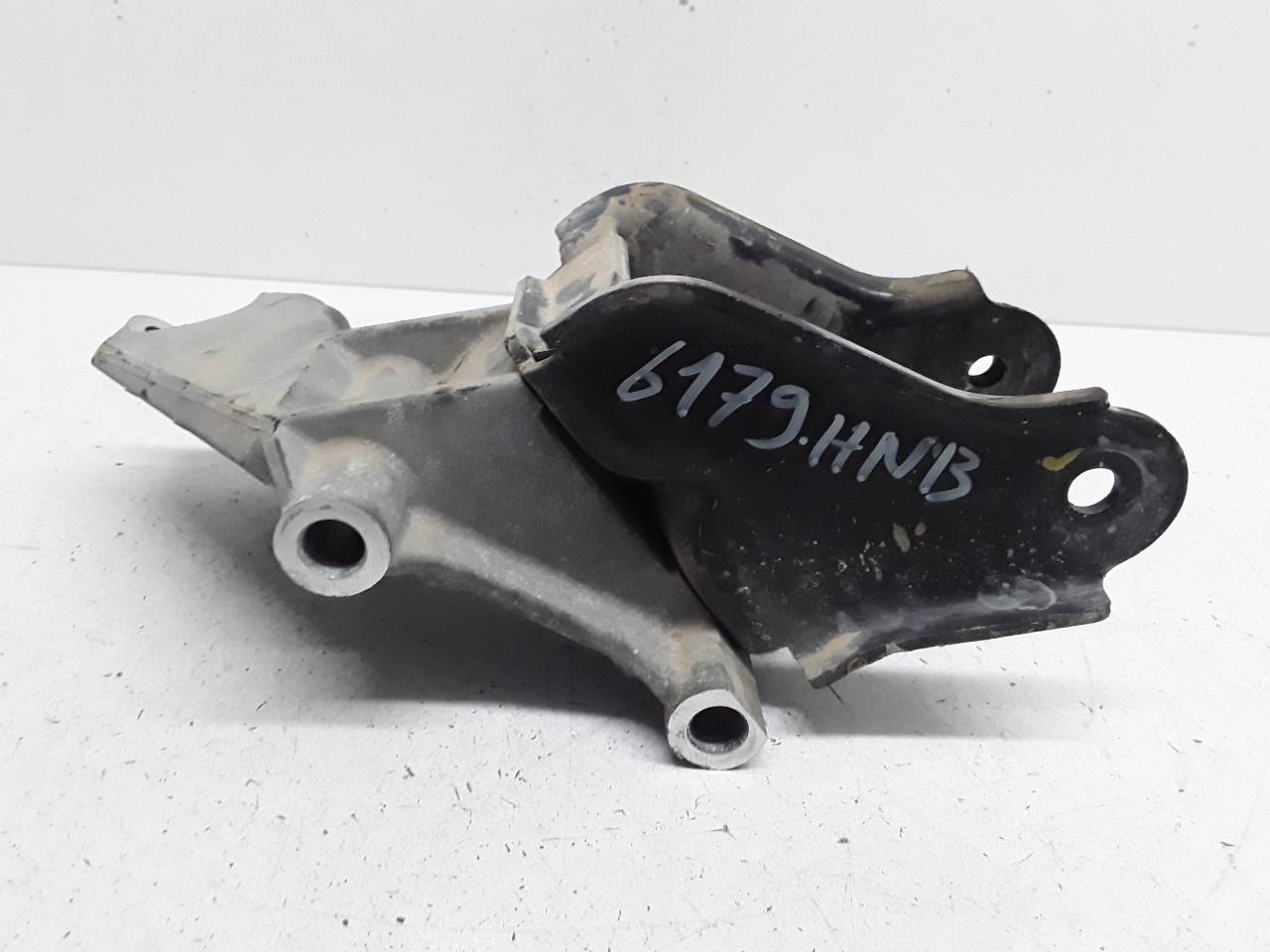 Soporte motor delantero