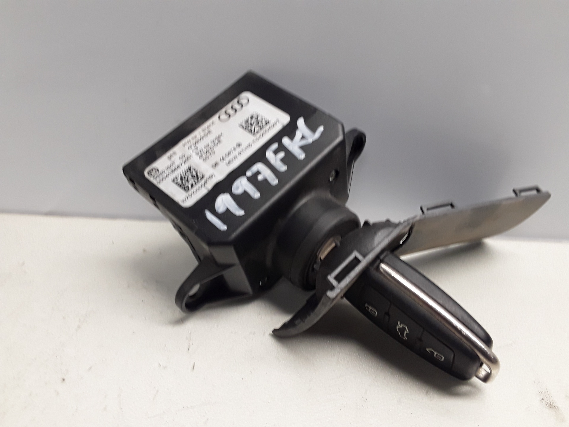 Ignition switch, photo 1 of 4