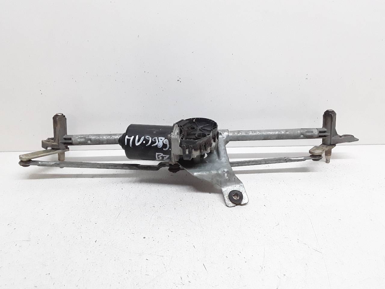 Motor limpia delantero