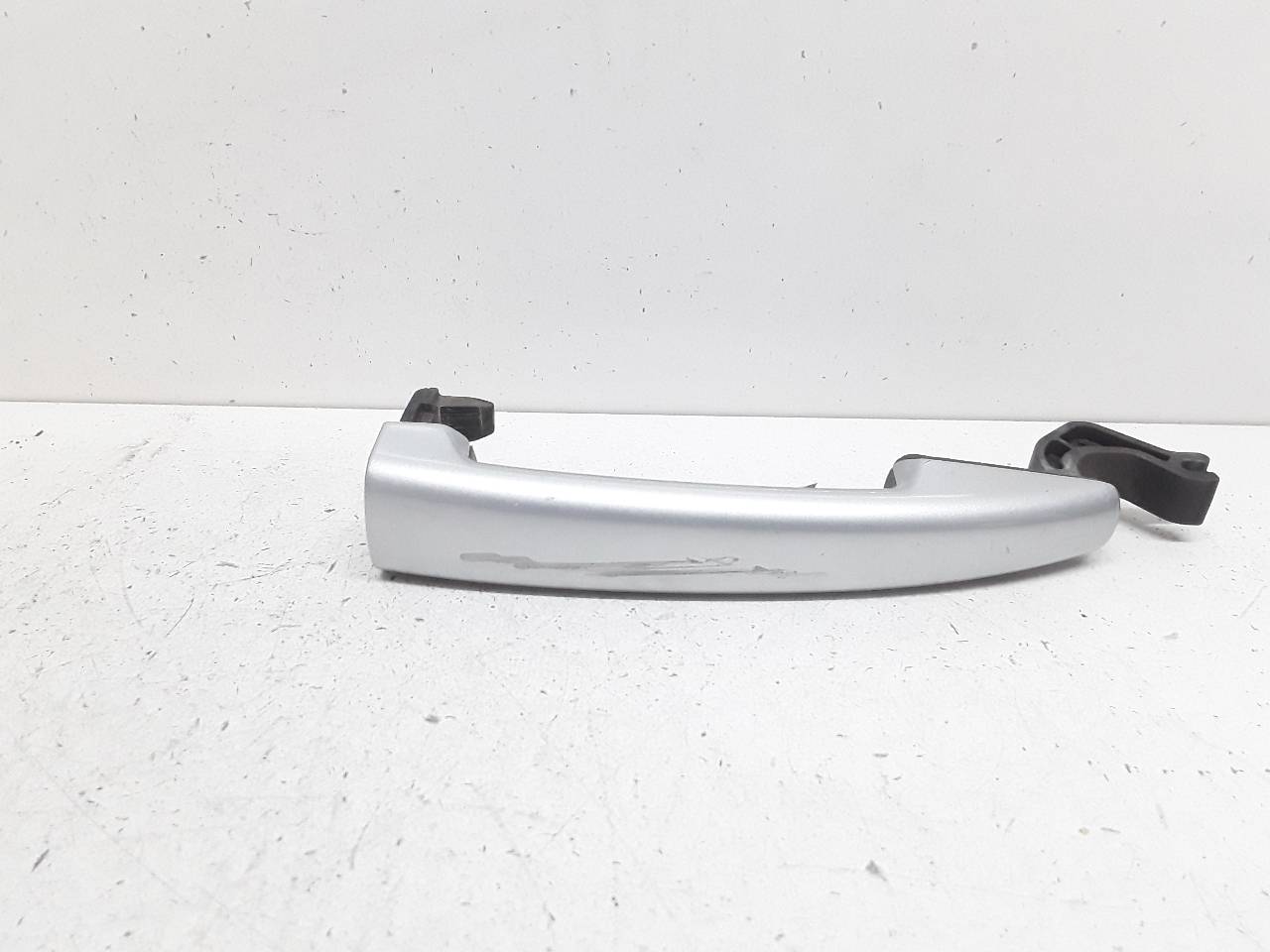 Front left outer door handle, photo 1 of 2