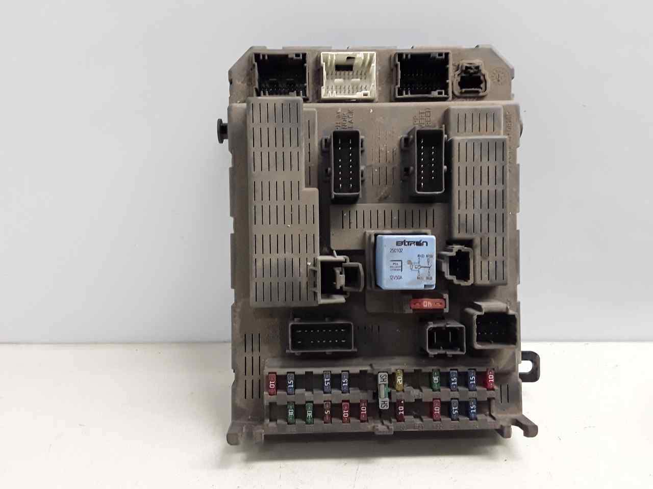Caja reles / fusibles