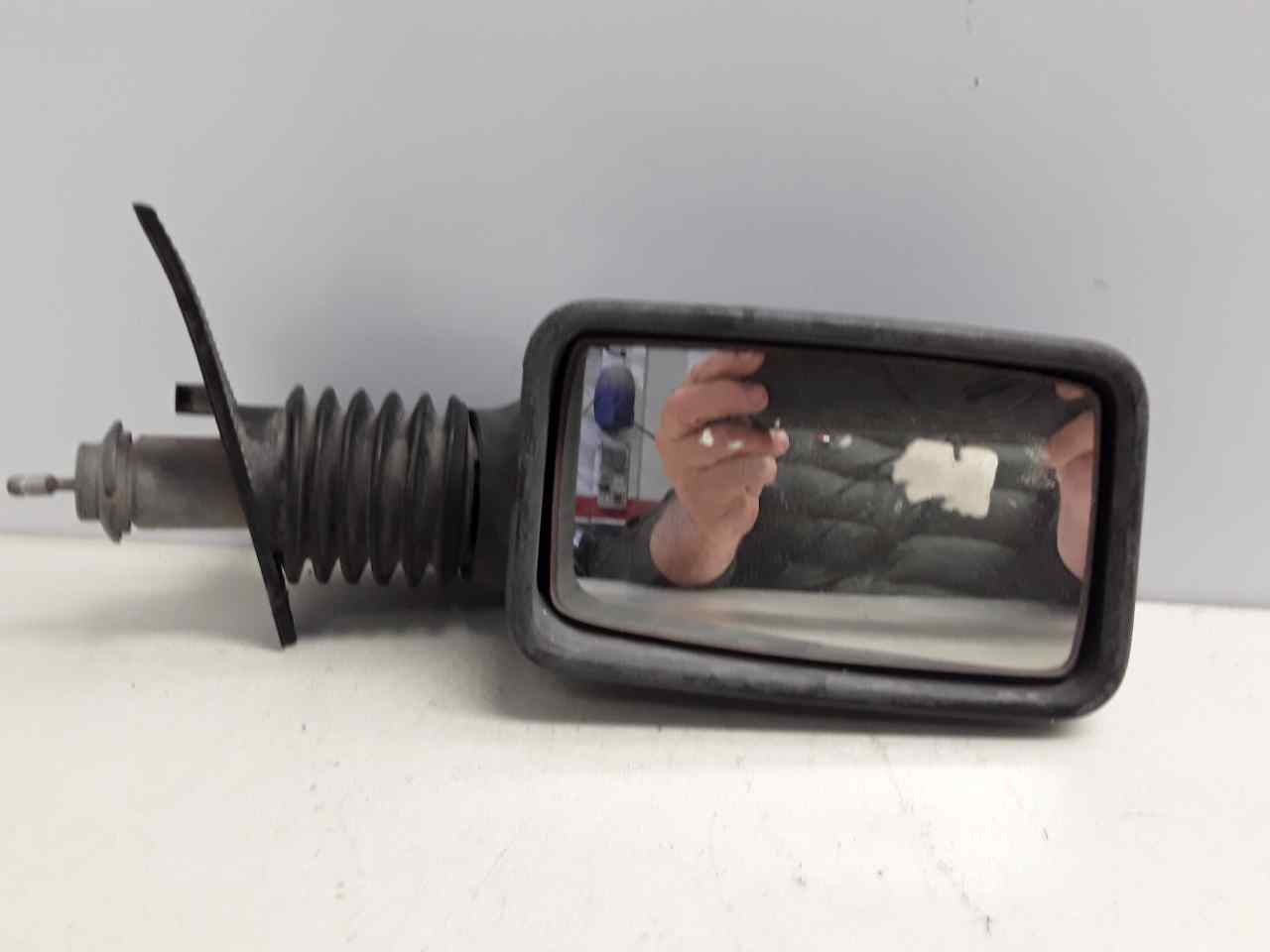 Retrovisor derecho, foto 1 de 3