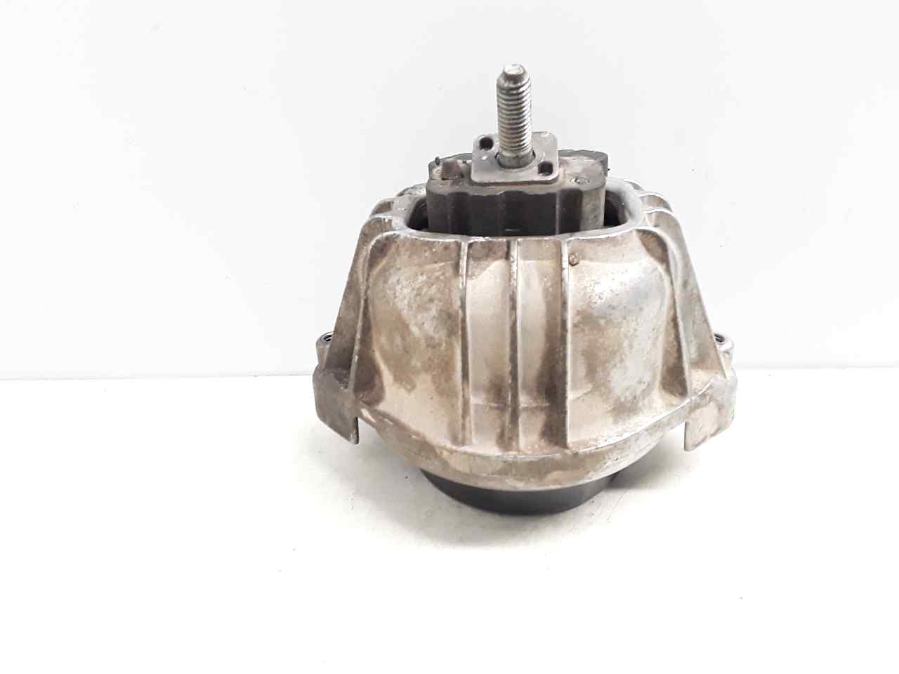 Soporte motor derecho, foto 1 de 3