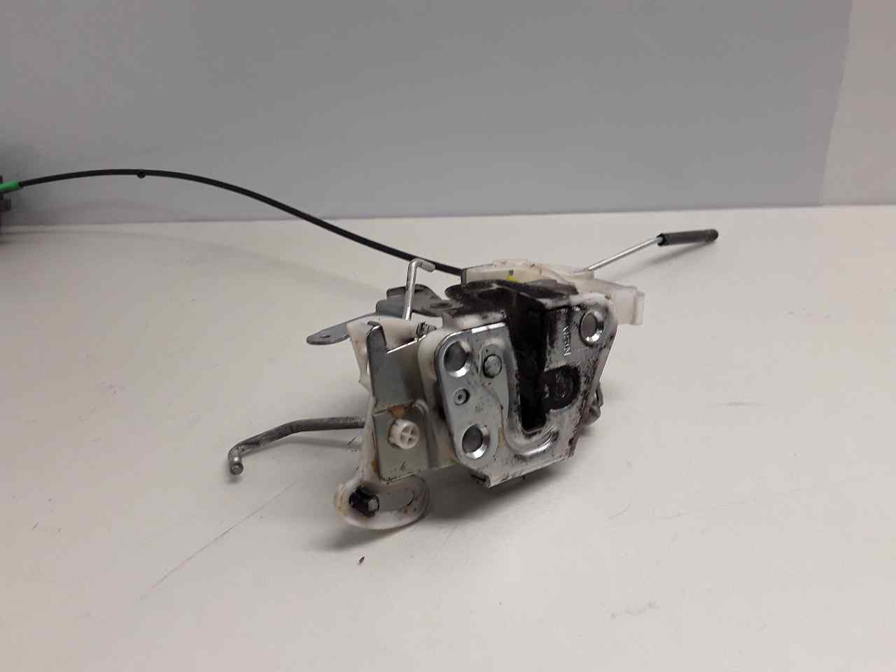 Cerradura puerta delantera derecha