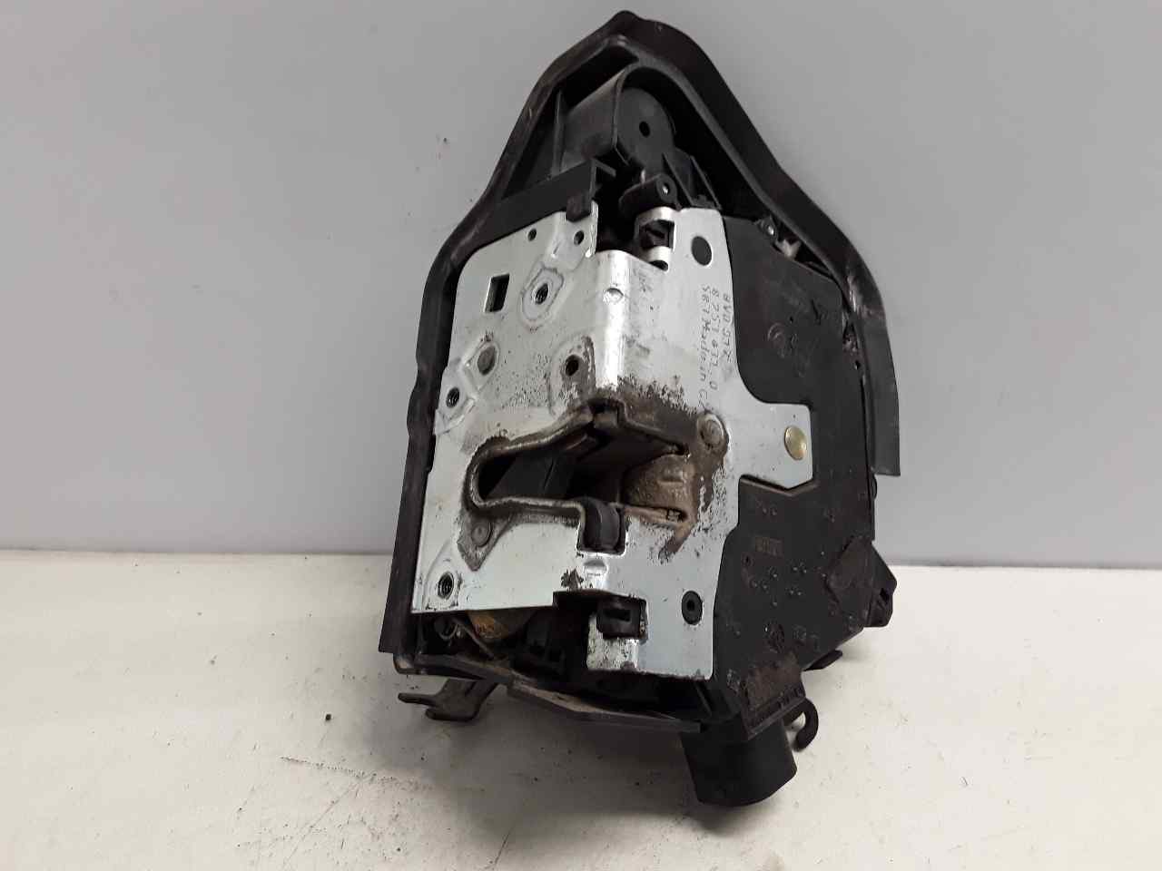 Cerradura puerta delantera derecha