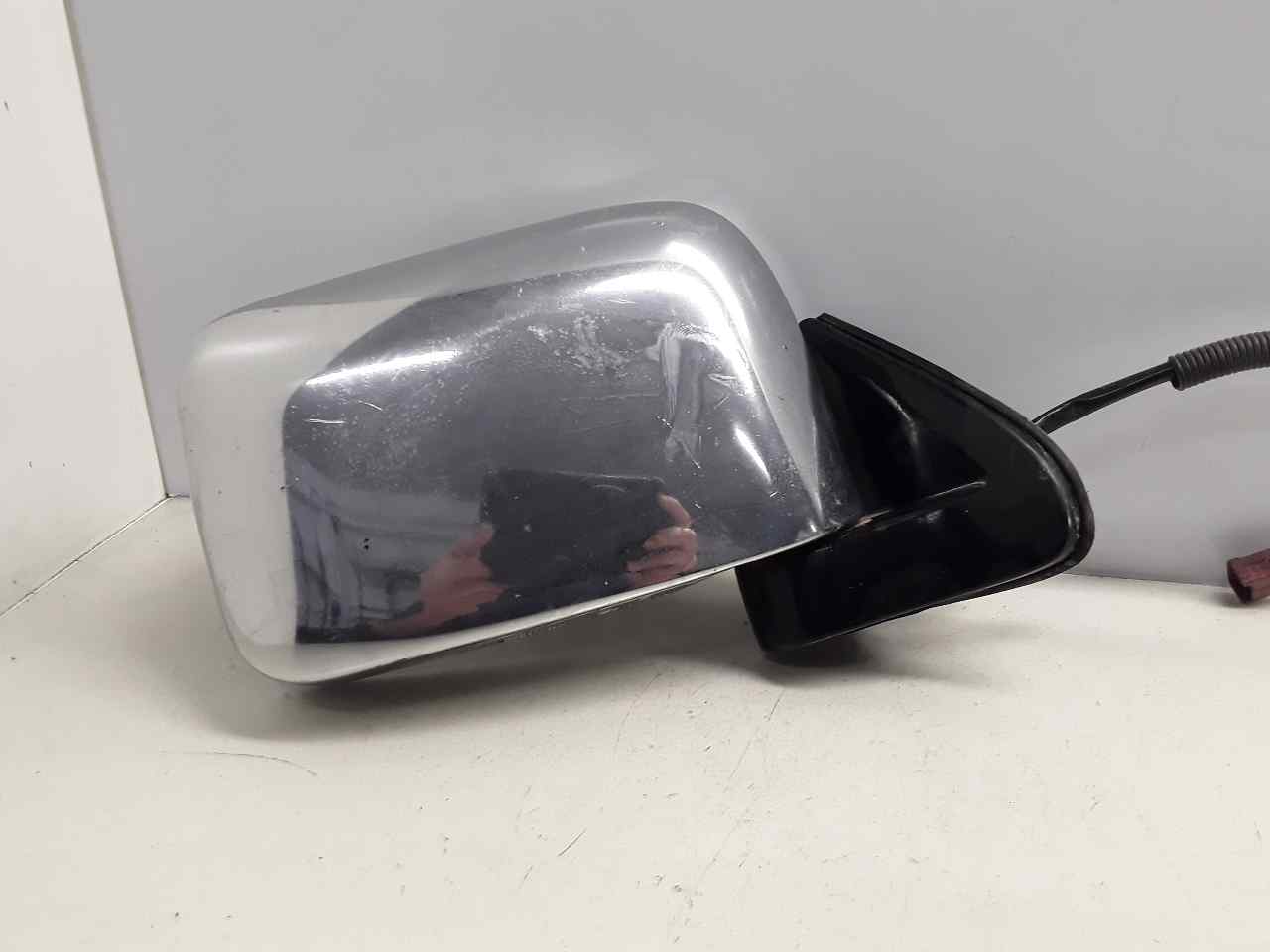 Retrovisor derecho, foto 1 de 4