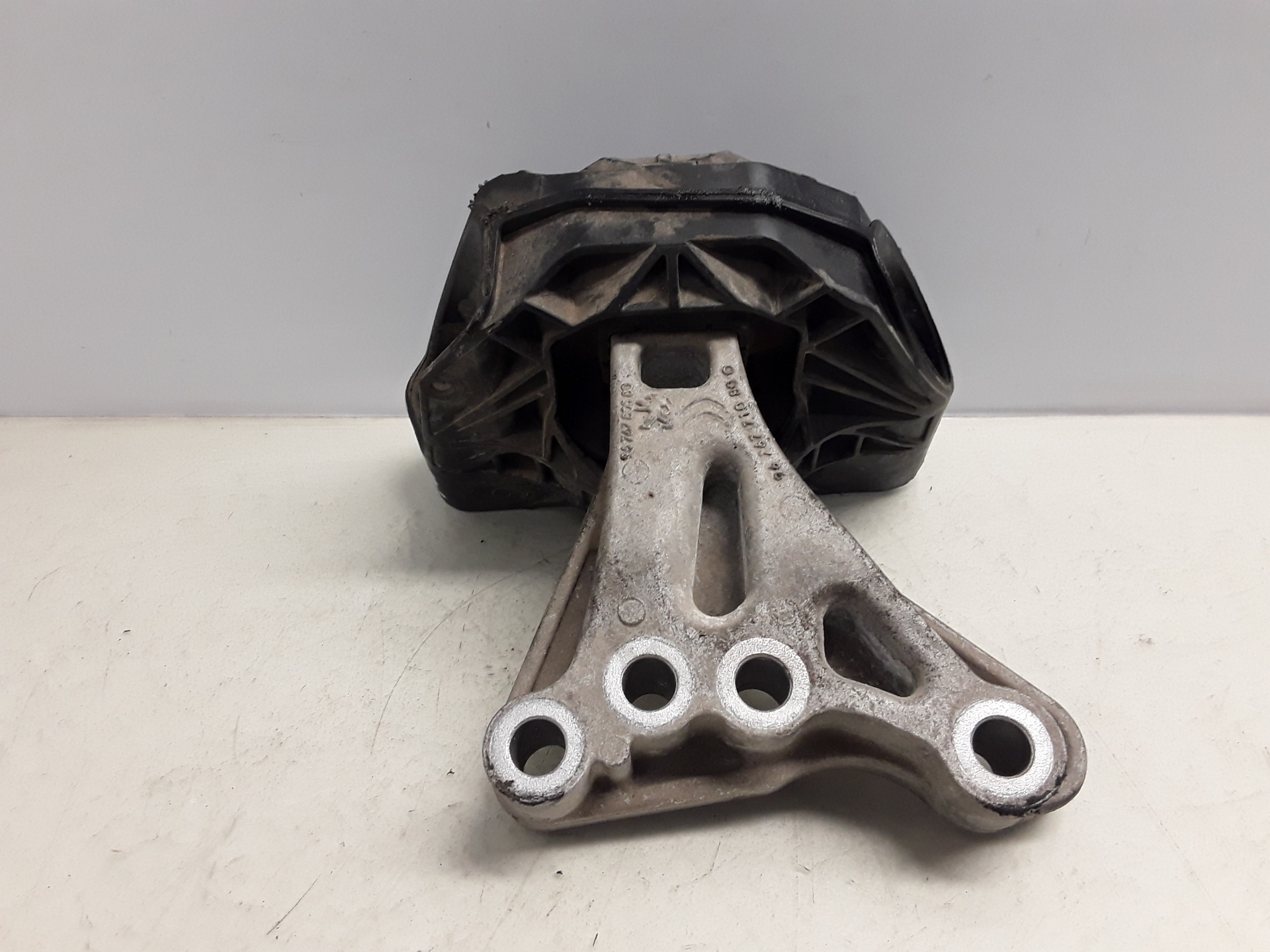 Soporte motor derecho