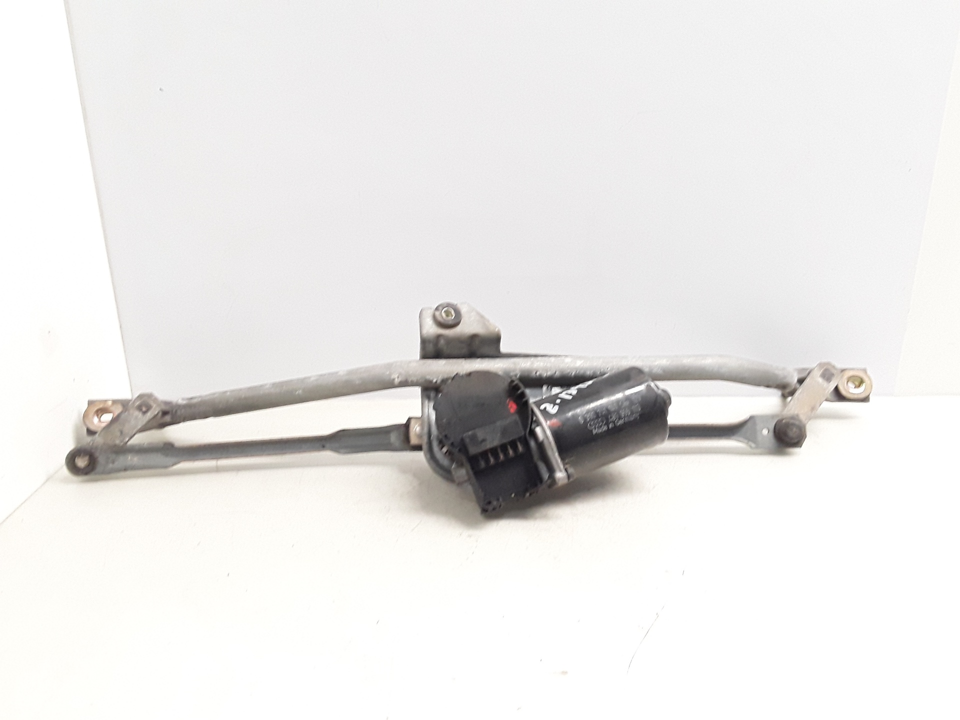 Motor limpia delantero