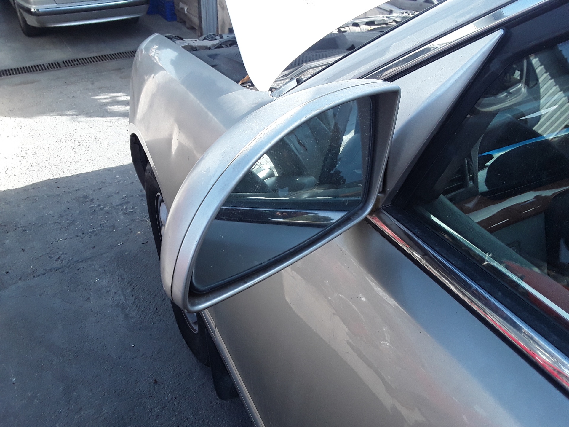 Retrovisor izquierdo