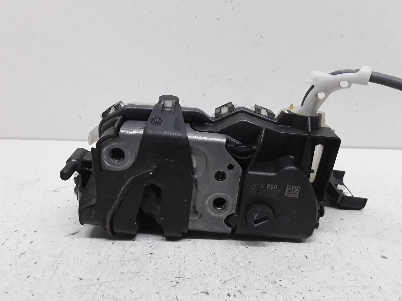 Front right door lock, photo 1 of 5