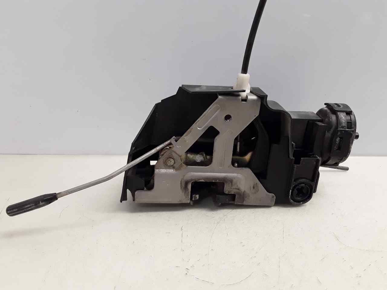 Cerradura puerta delantera izquierda