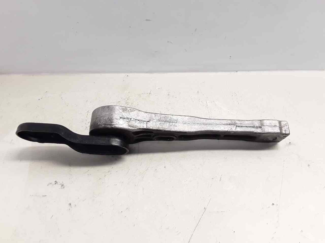 Soporte motor trasero, foto 1 de 4