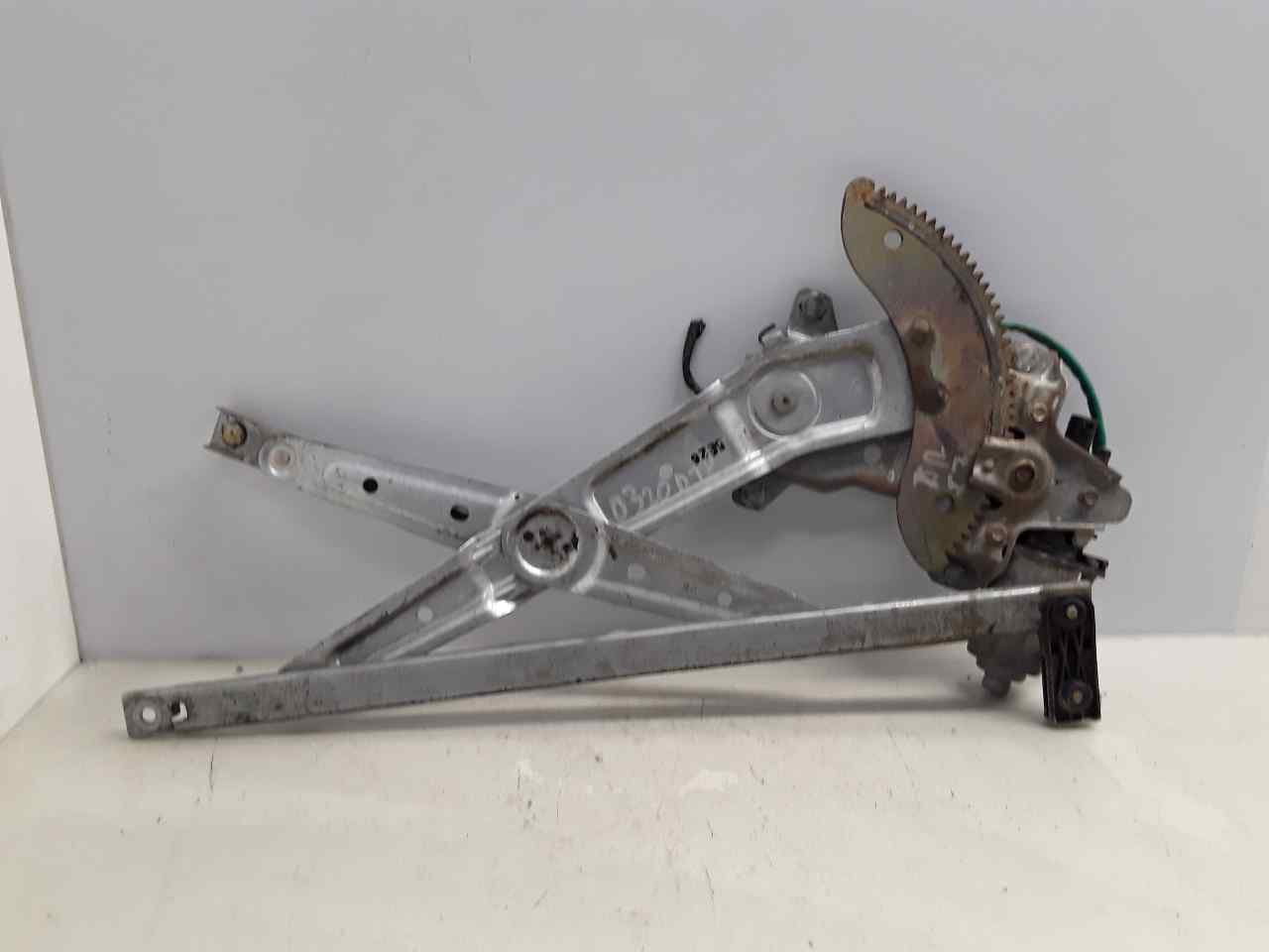 Rear left window regulator, photo 1 of 3