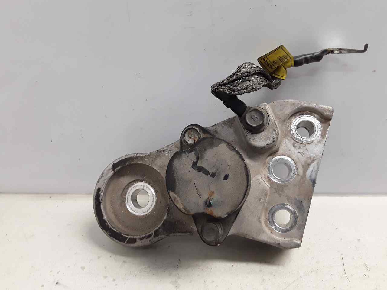 Soporte motor derecho
