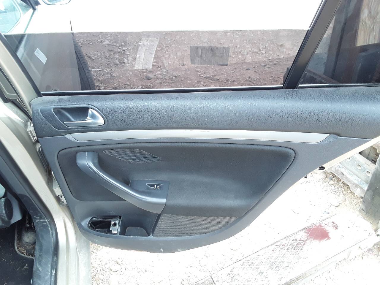 Guarnecido puerta trasera derecha, foto 1 de 1