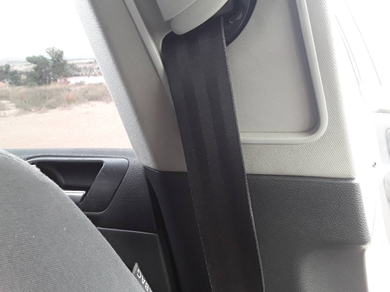 Front left seat belt, photo 1 of 4