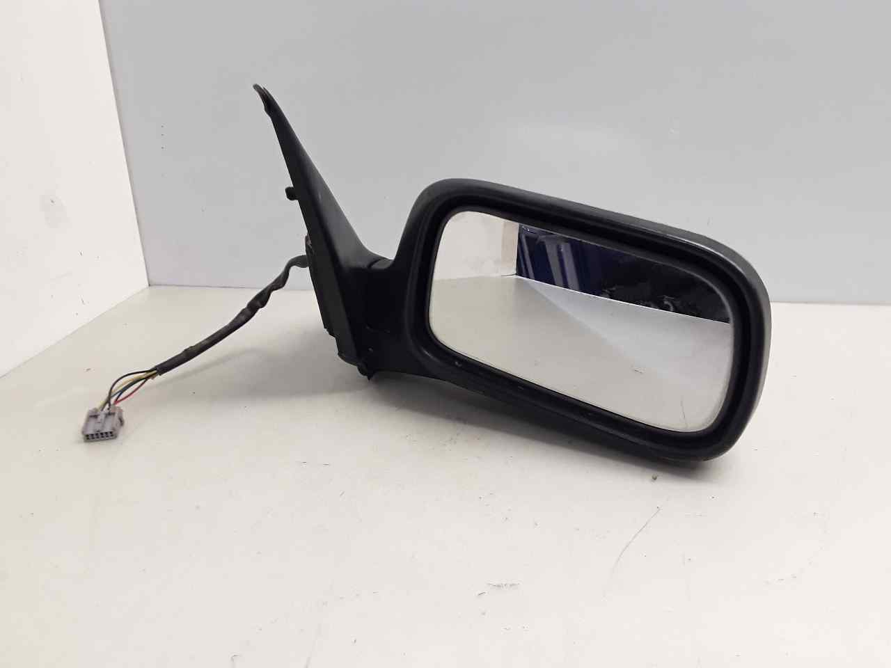 Retrovisor derecho