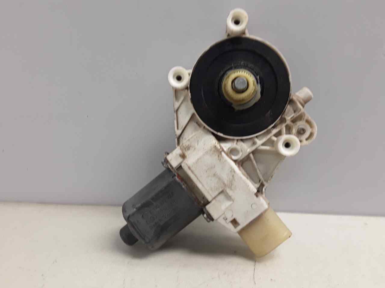 Motor elevalunas delantero derecho