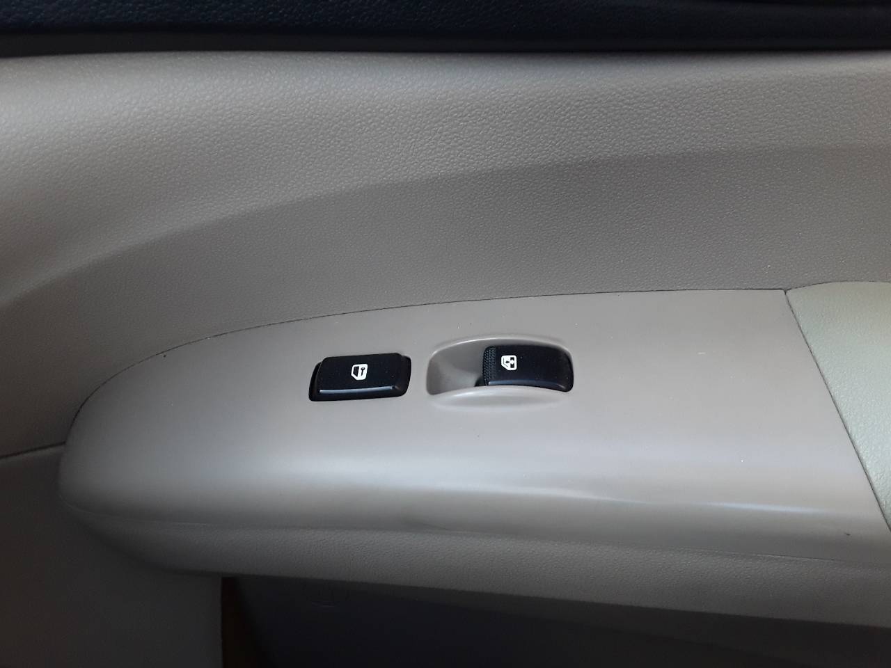 Front right window switch, photo 1 of 1