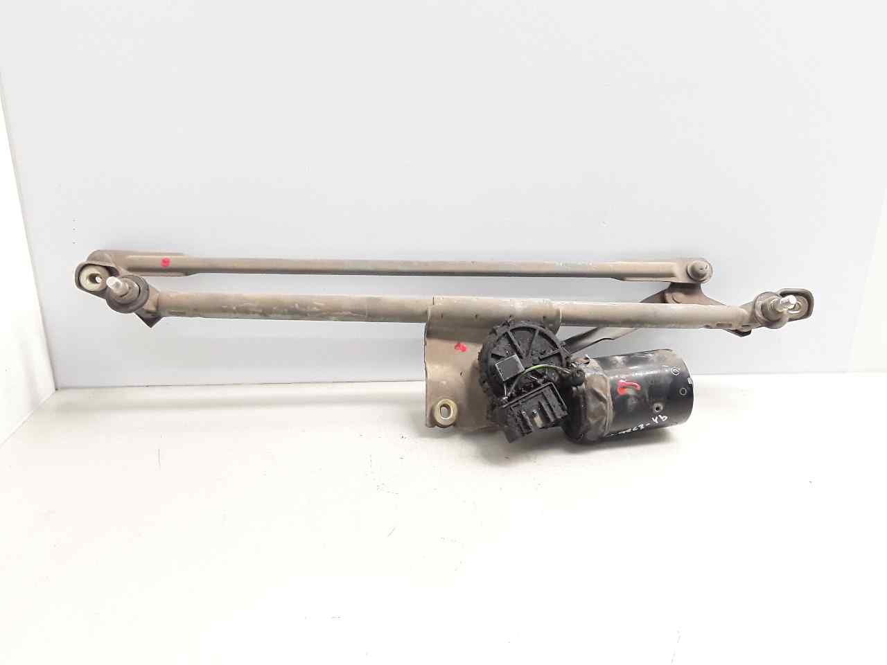 Motor limpia delantero