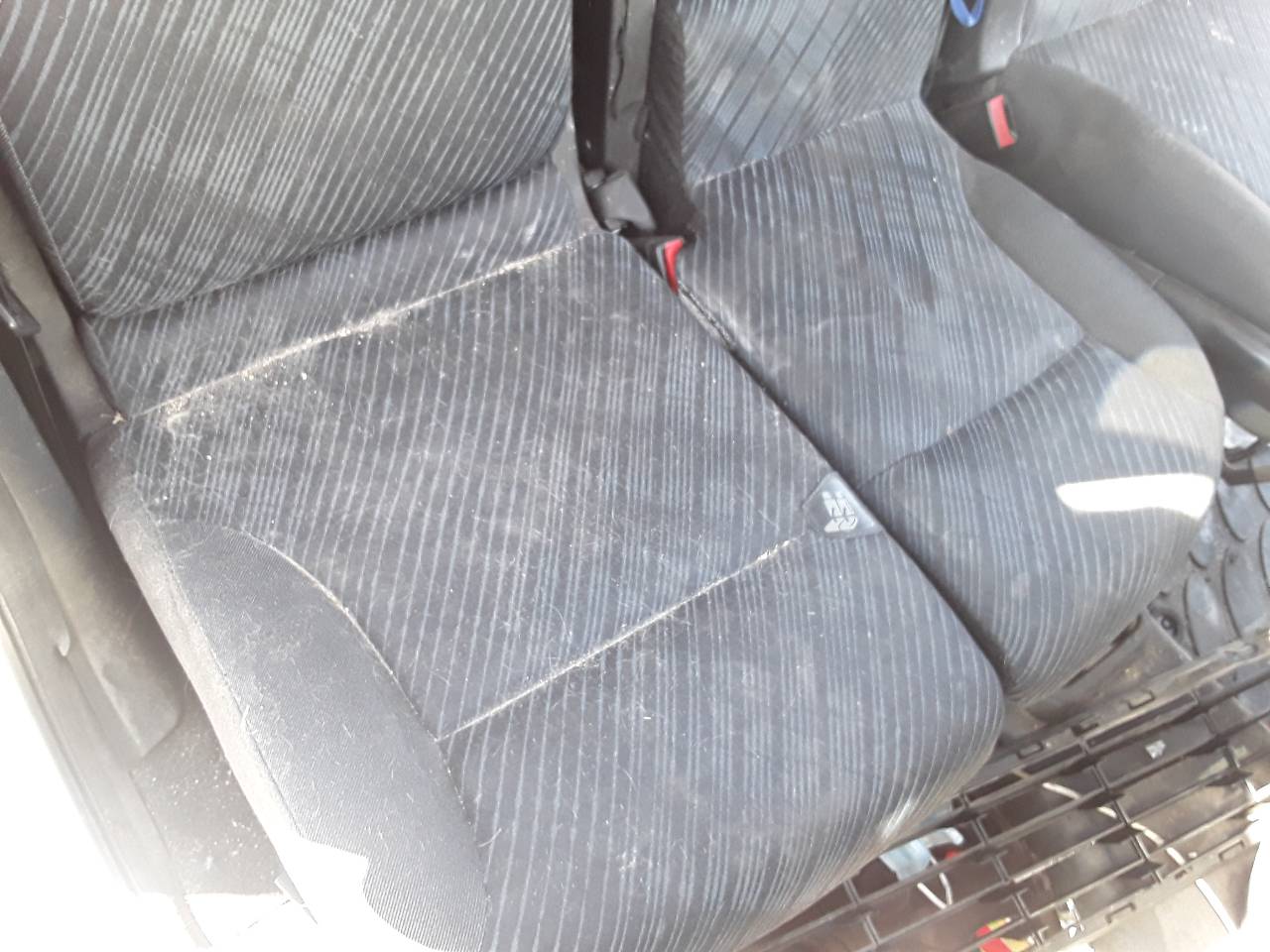 Front right seat, photo 1 of 2