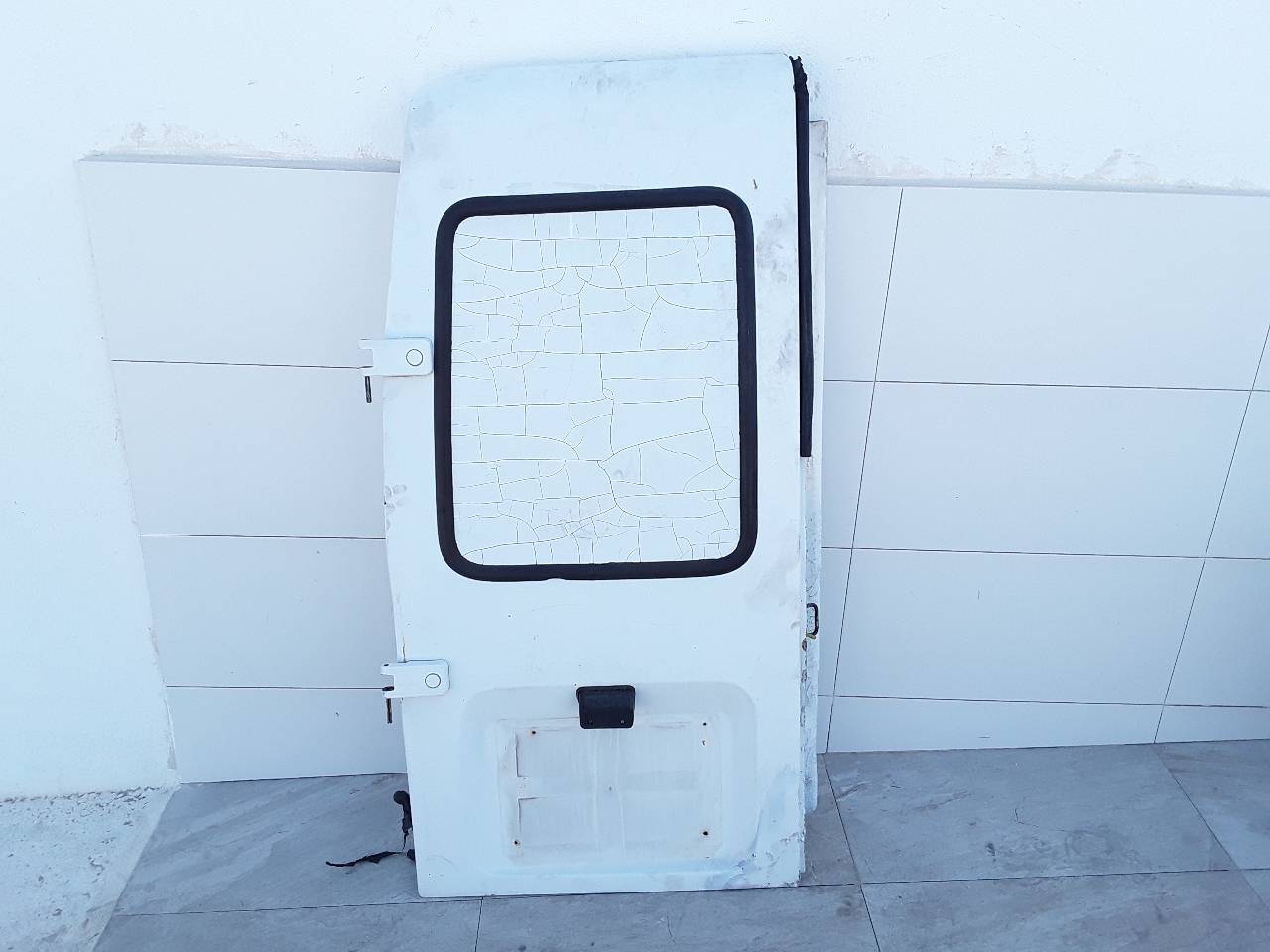Puerta trasera izquierda
