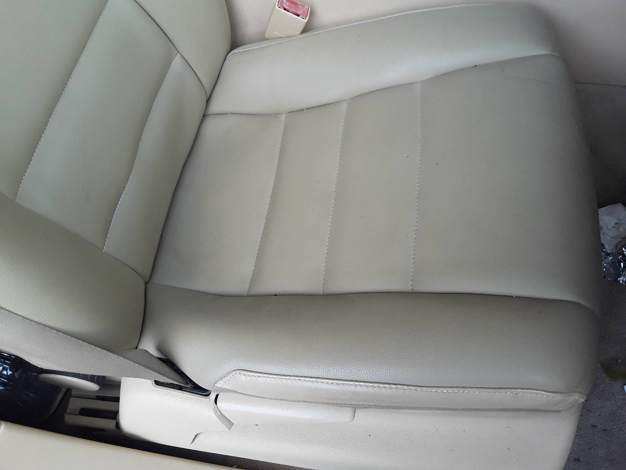 Asiento delantero derecho, foto 1 de 3