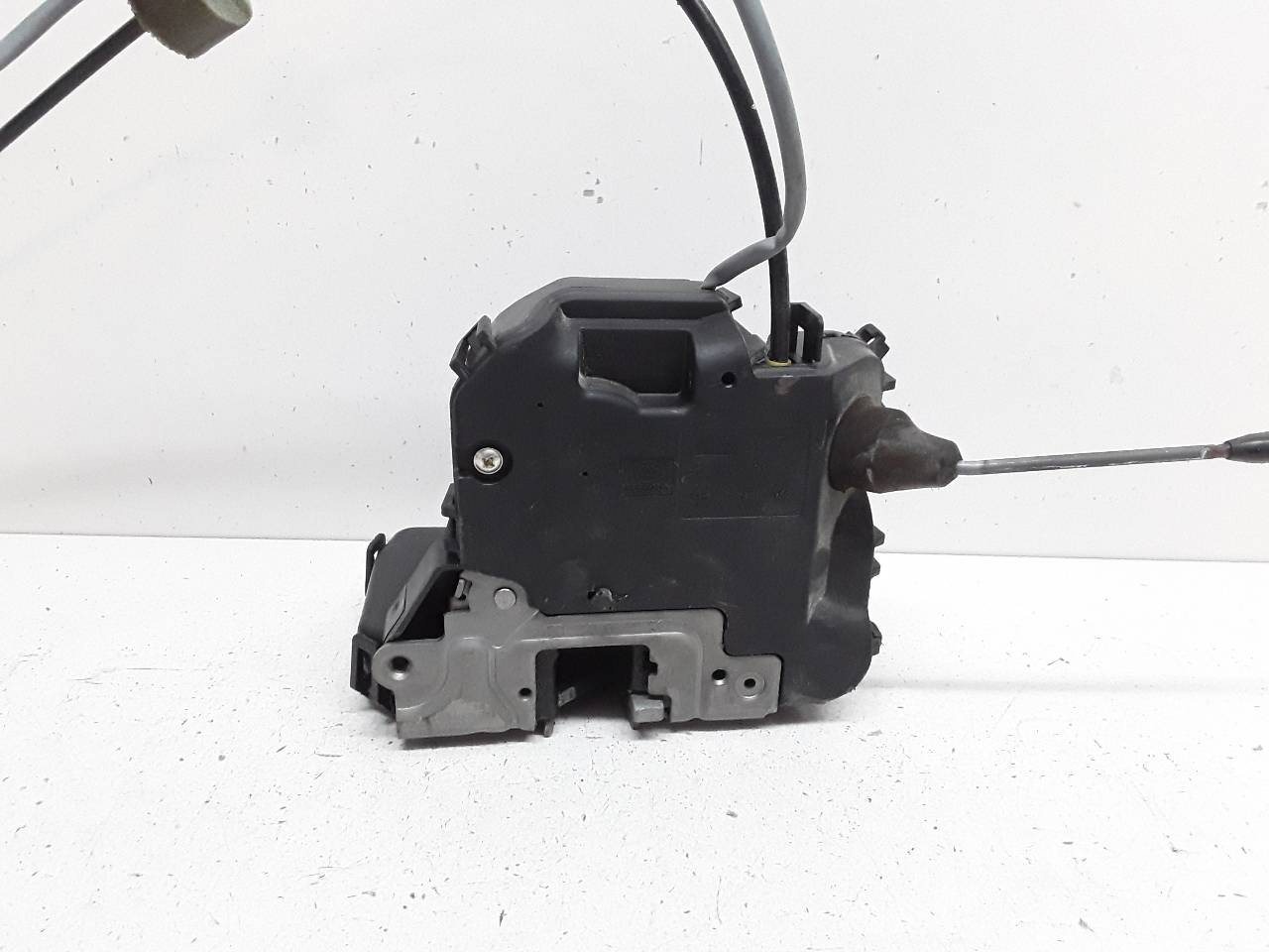Cerradura puerta delantera derecha