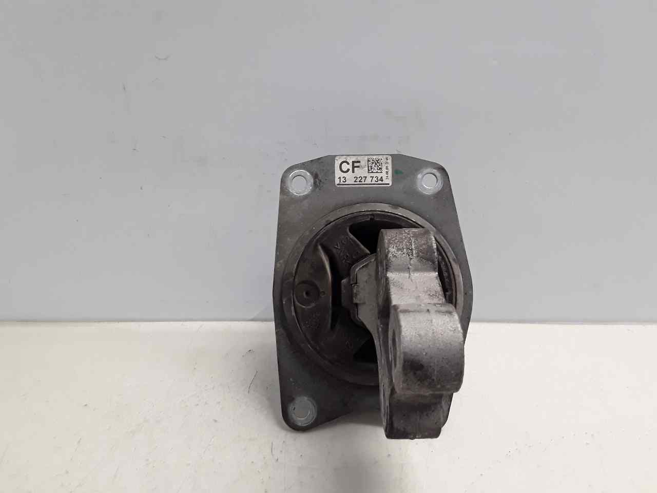 Soporte motor izquierdo