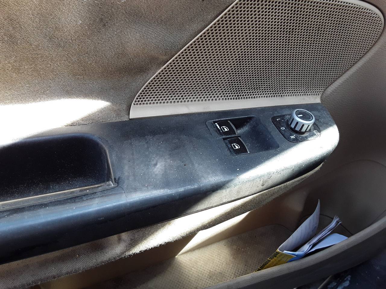 Front left window switch, photo 1 of 4