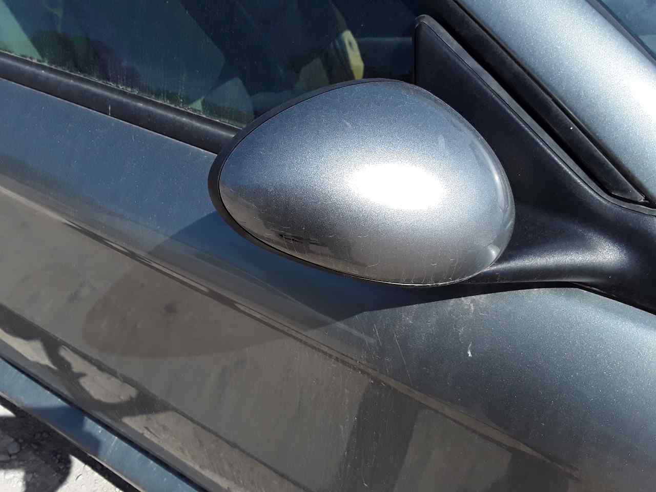 Retrovisor derecho