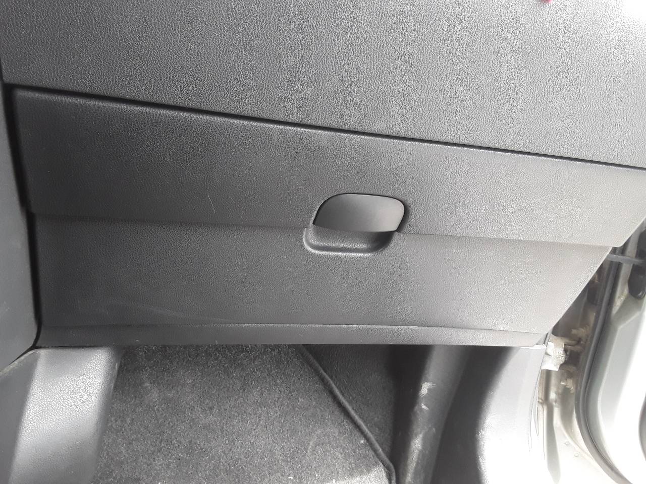 Glovebox, photo 1 of 4