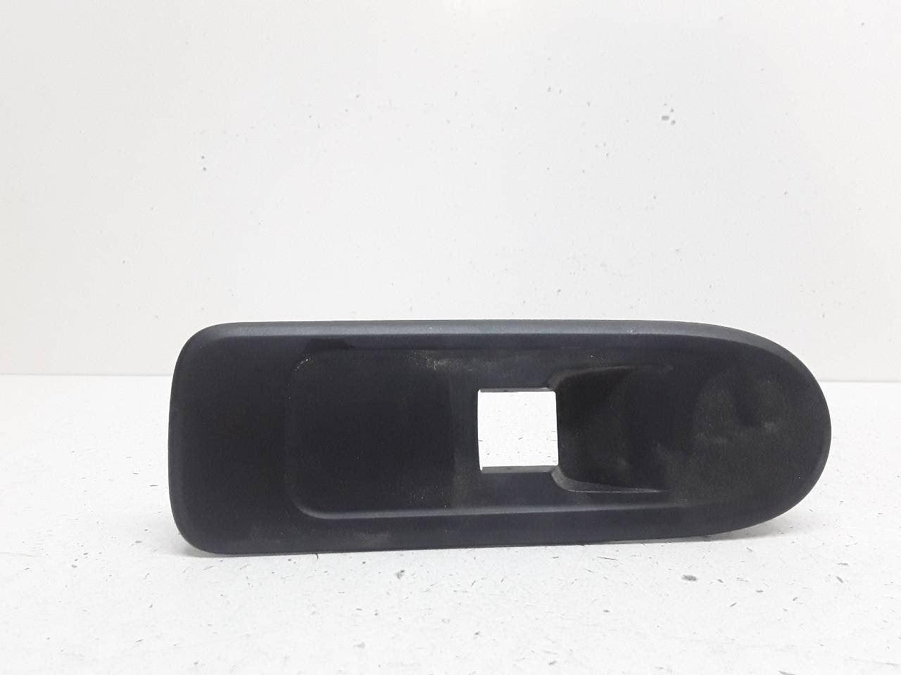 Front right window switch, photo 1 of 2