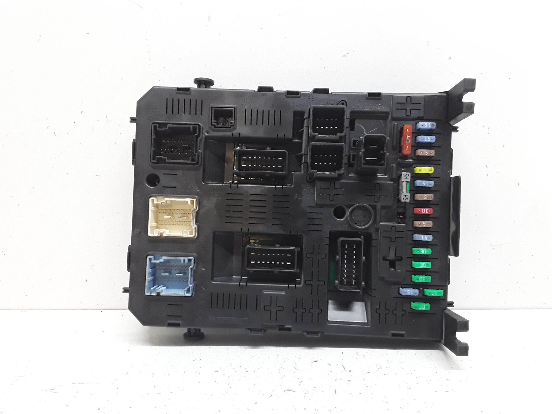 Caja reles / fusibles, foto 1 de 2