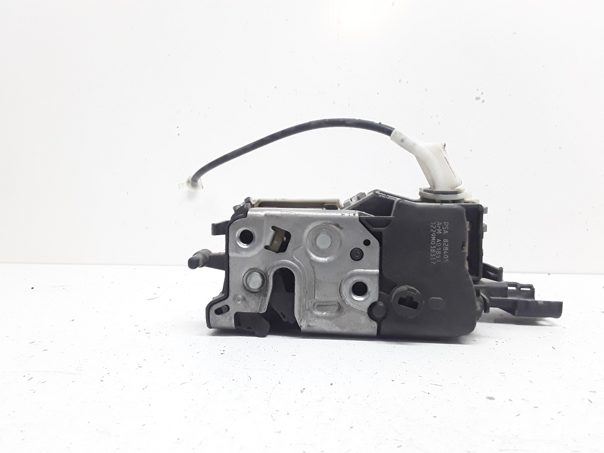 Cerradura puerta delantera derecha
