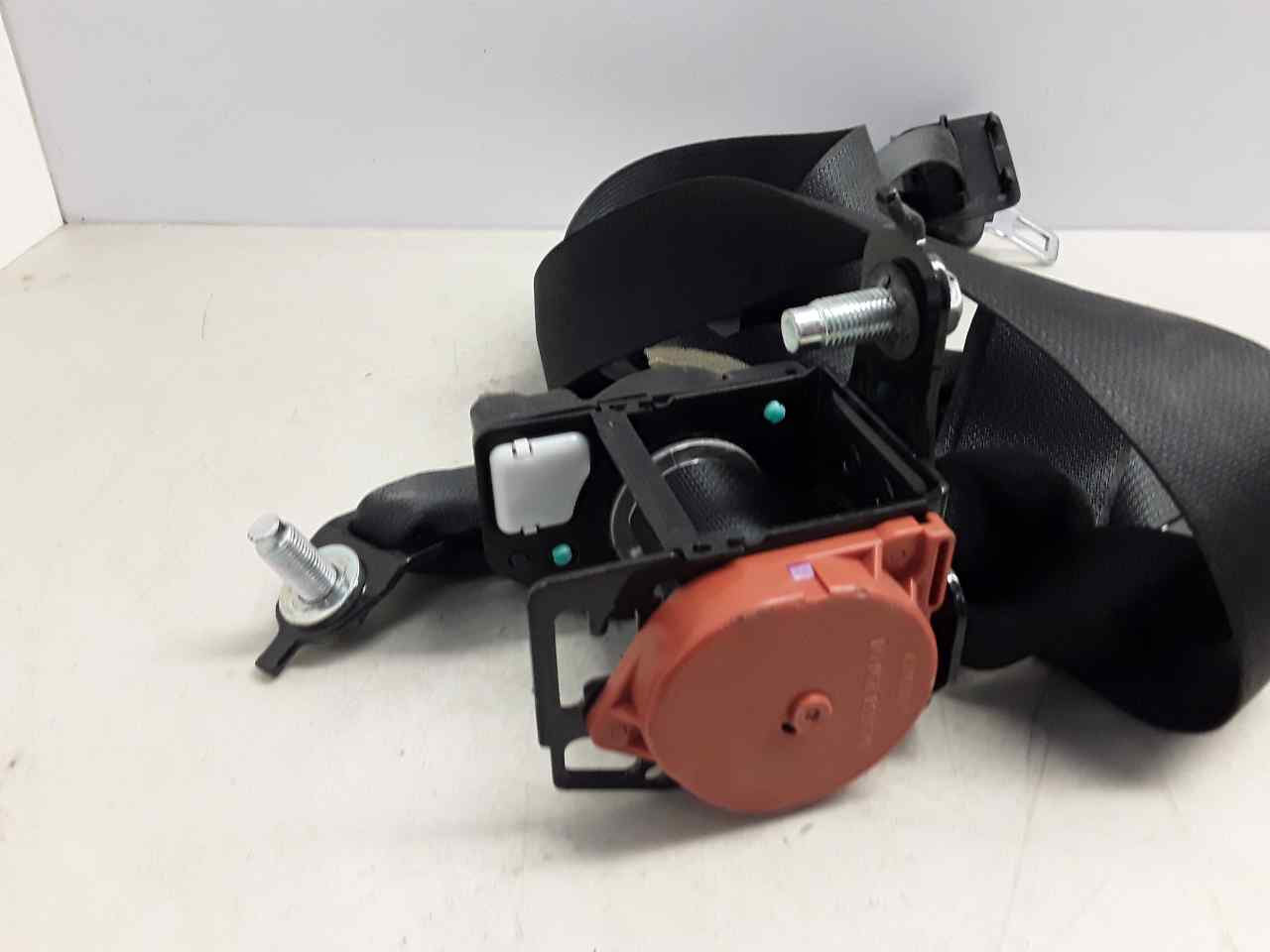 Rear centre seat belt, photo 1 of 3