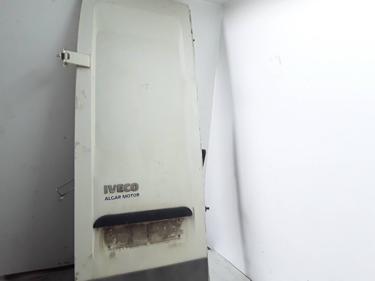 Puerta trasera izquierda