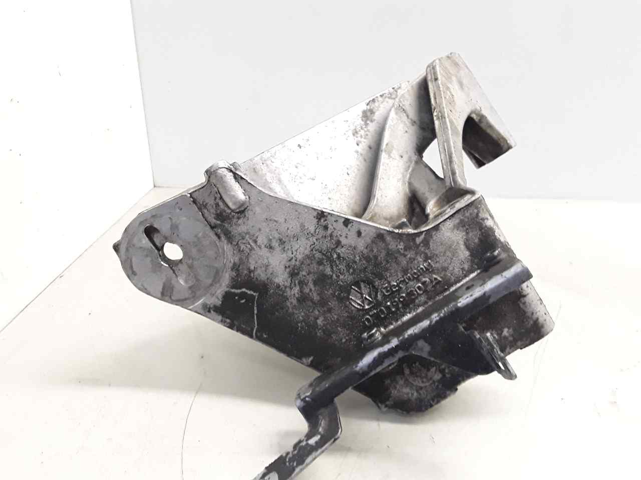 Soporte motor izquierdo, foto 1 de 5