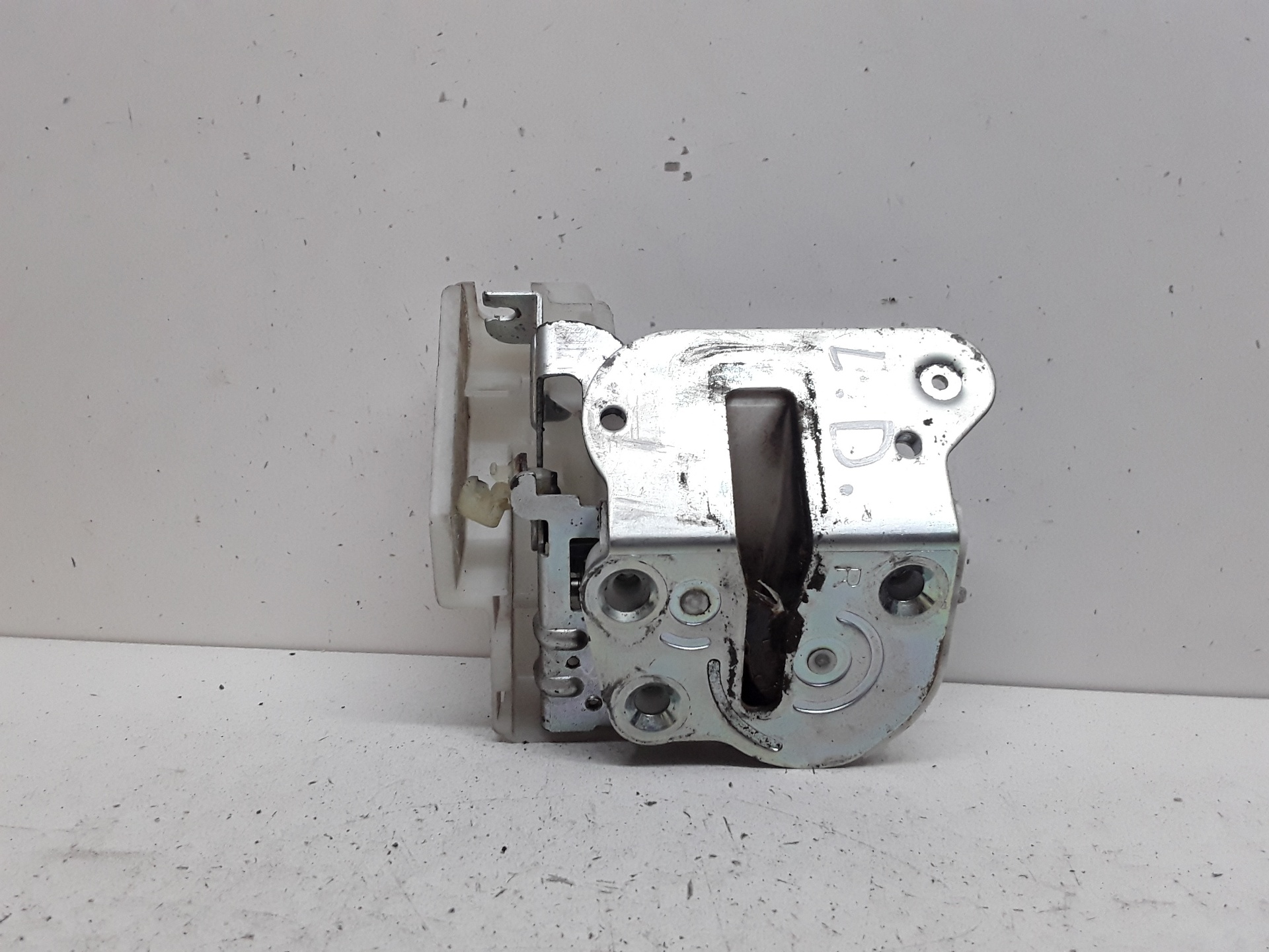 Cerradura puerta lateral derecha