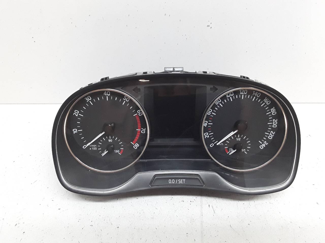 Instrument cluster, photo 1 of 2