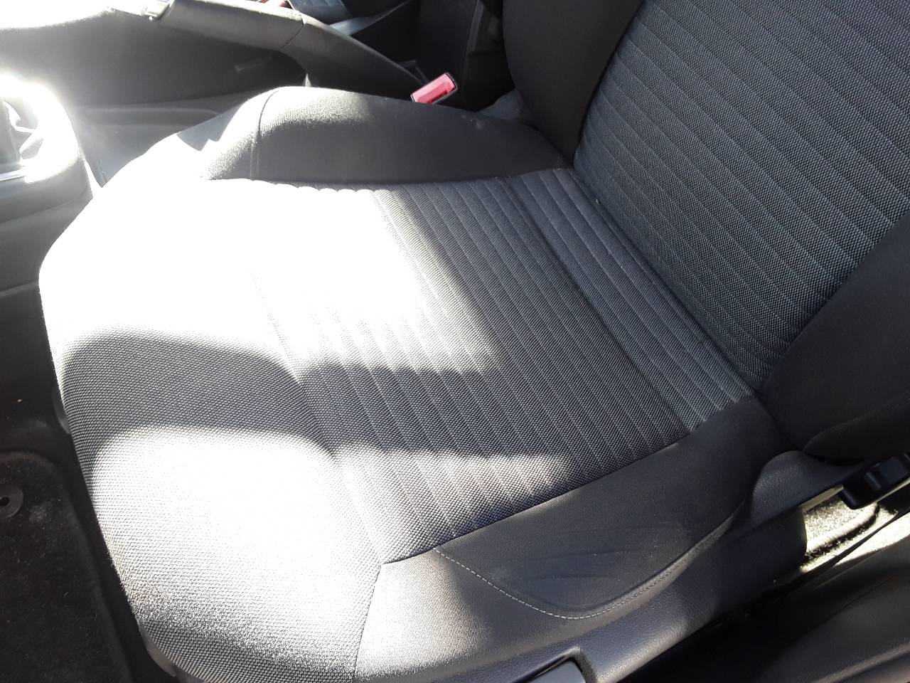 Asiento delantero izquierdo, foto 1 de 2