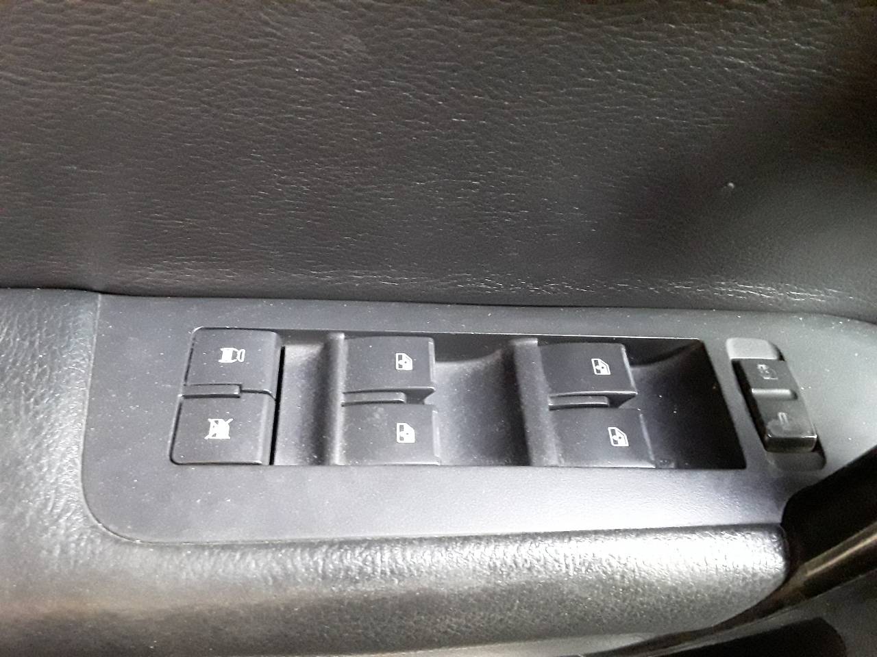Front left window switch, photo 1 of 1