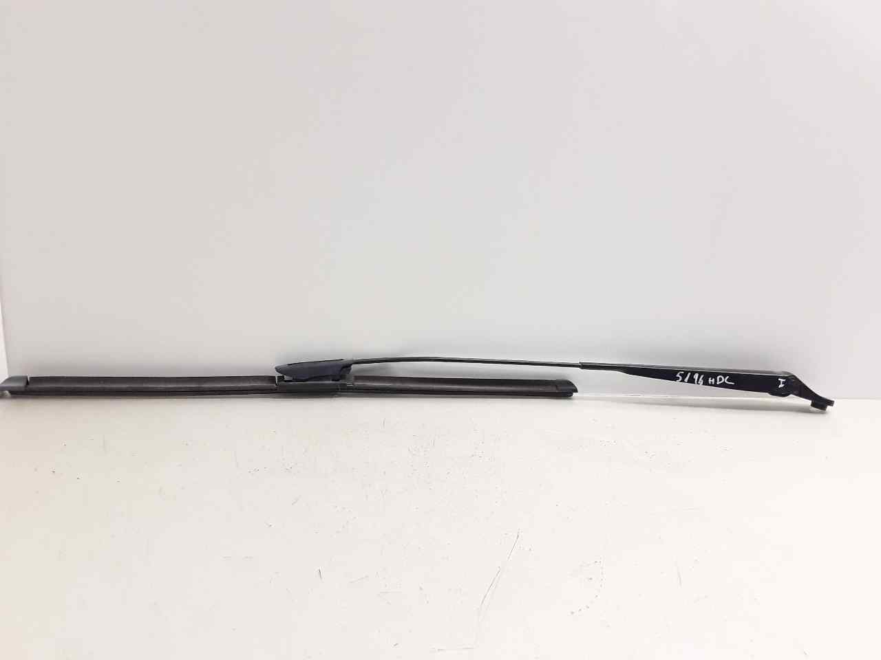 Brazo limpia delantero izquierdo