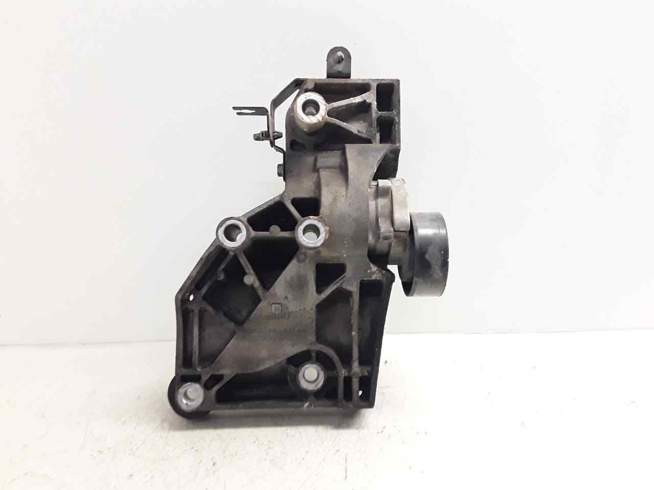 Soporte alternador, foto 1 de 3