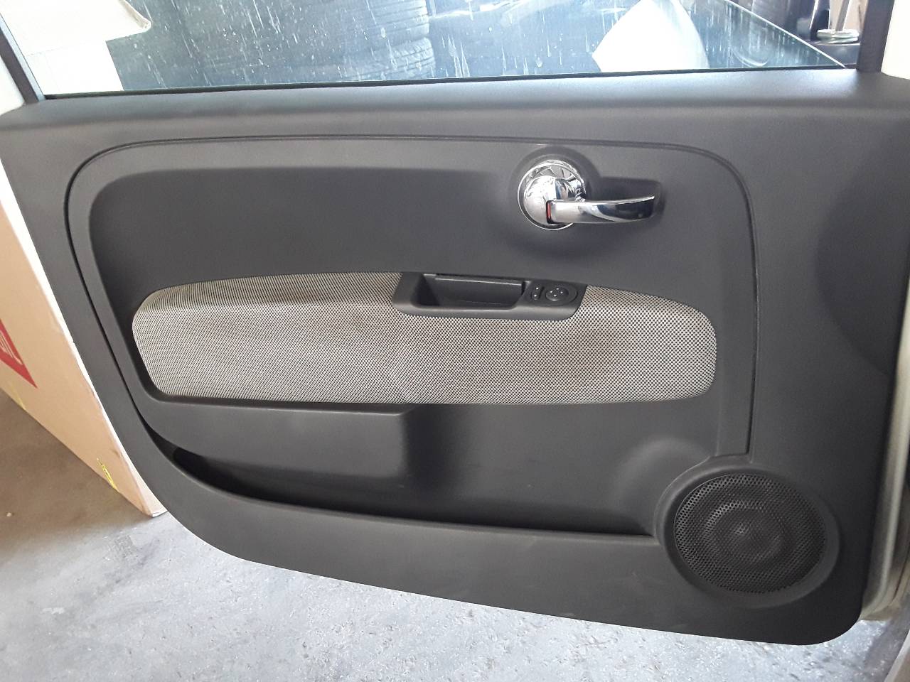 Guarnecido puerta delantera izquierda, foto 1 de 3