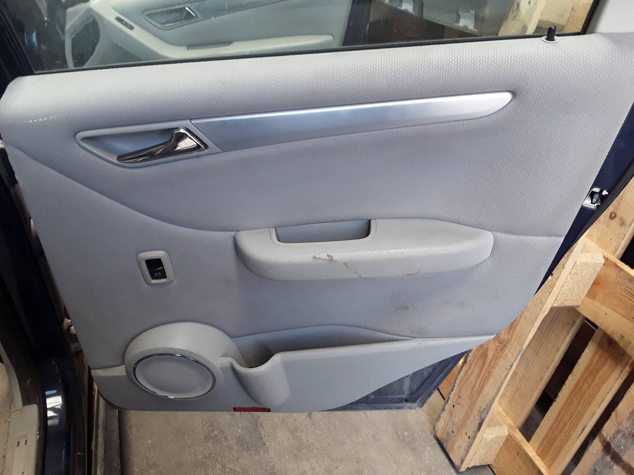 Guarnecido puerta trasera derecha, foto 1 de 2