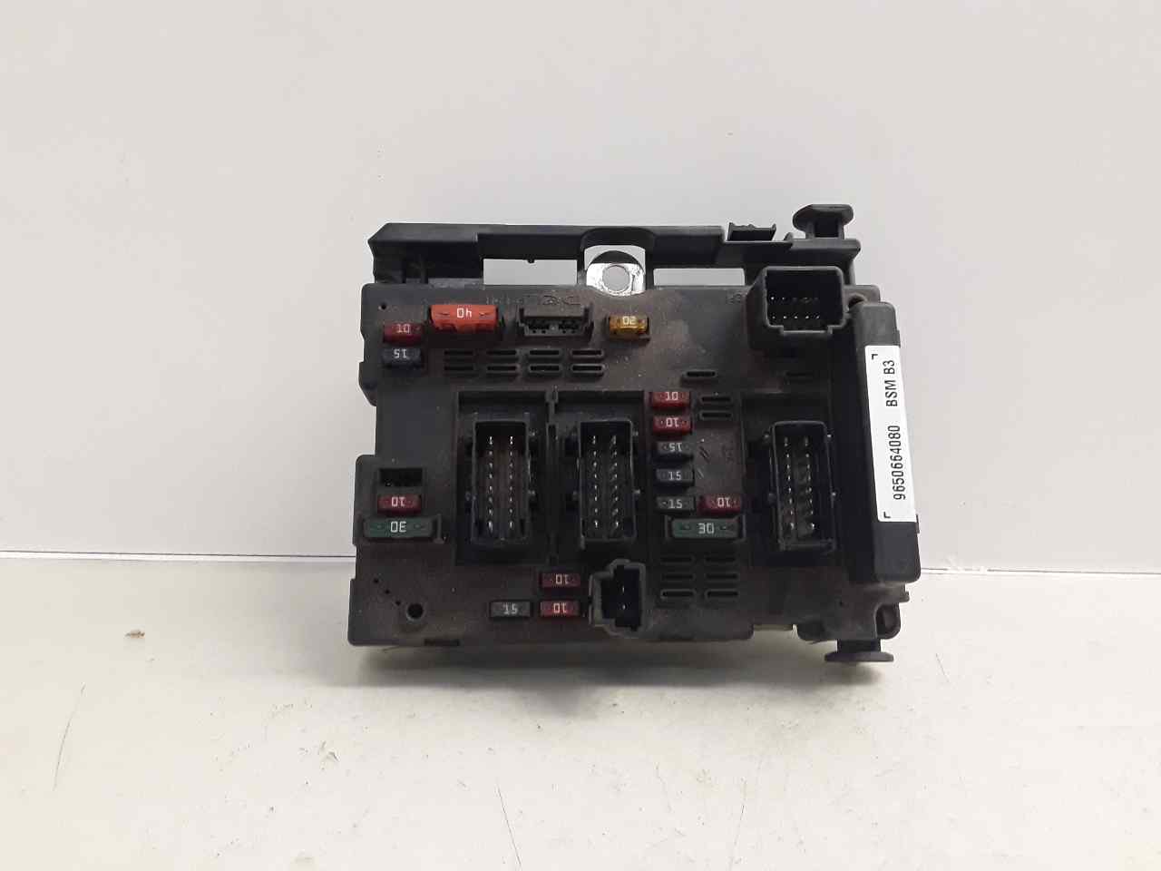 Caja reles / fusibles