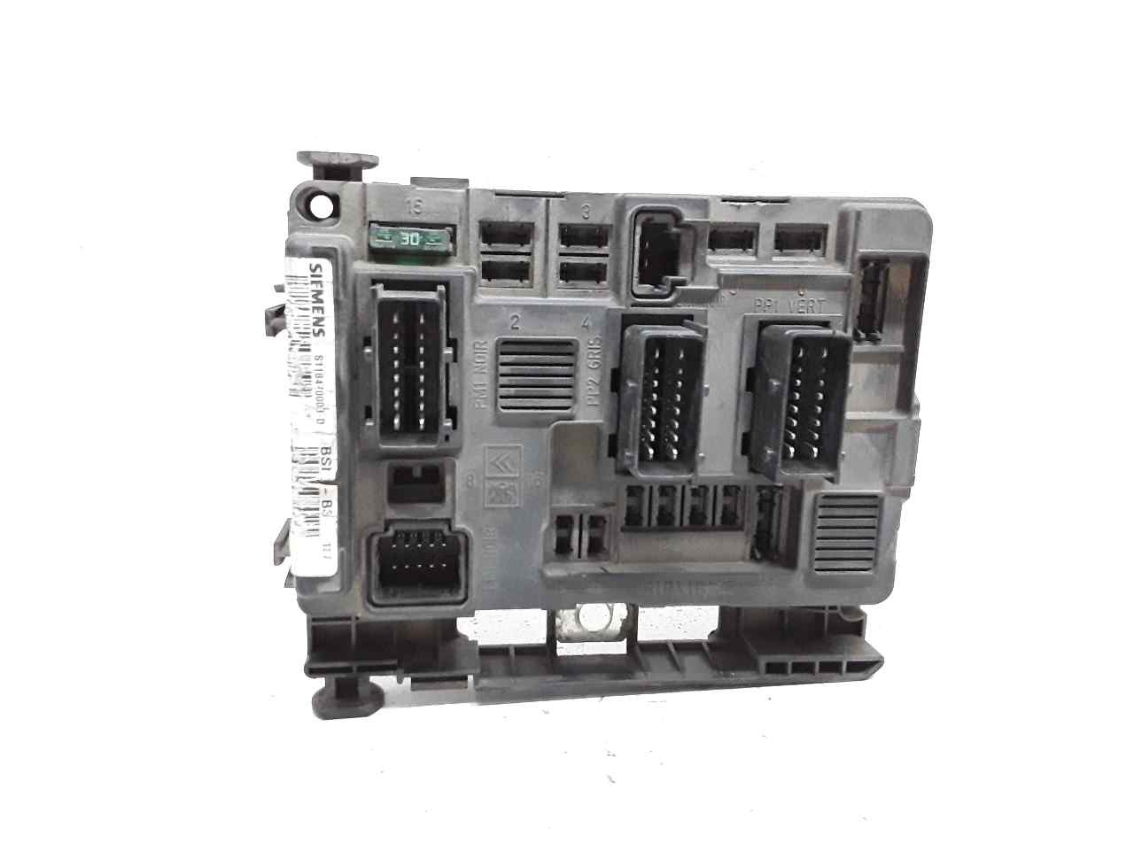 Caja reles / fusibles