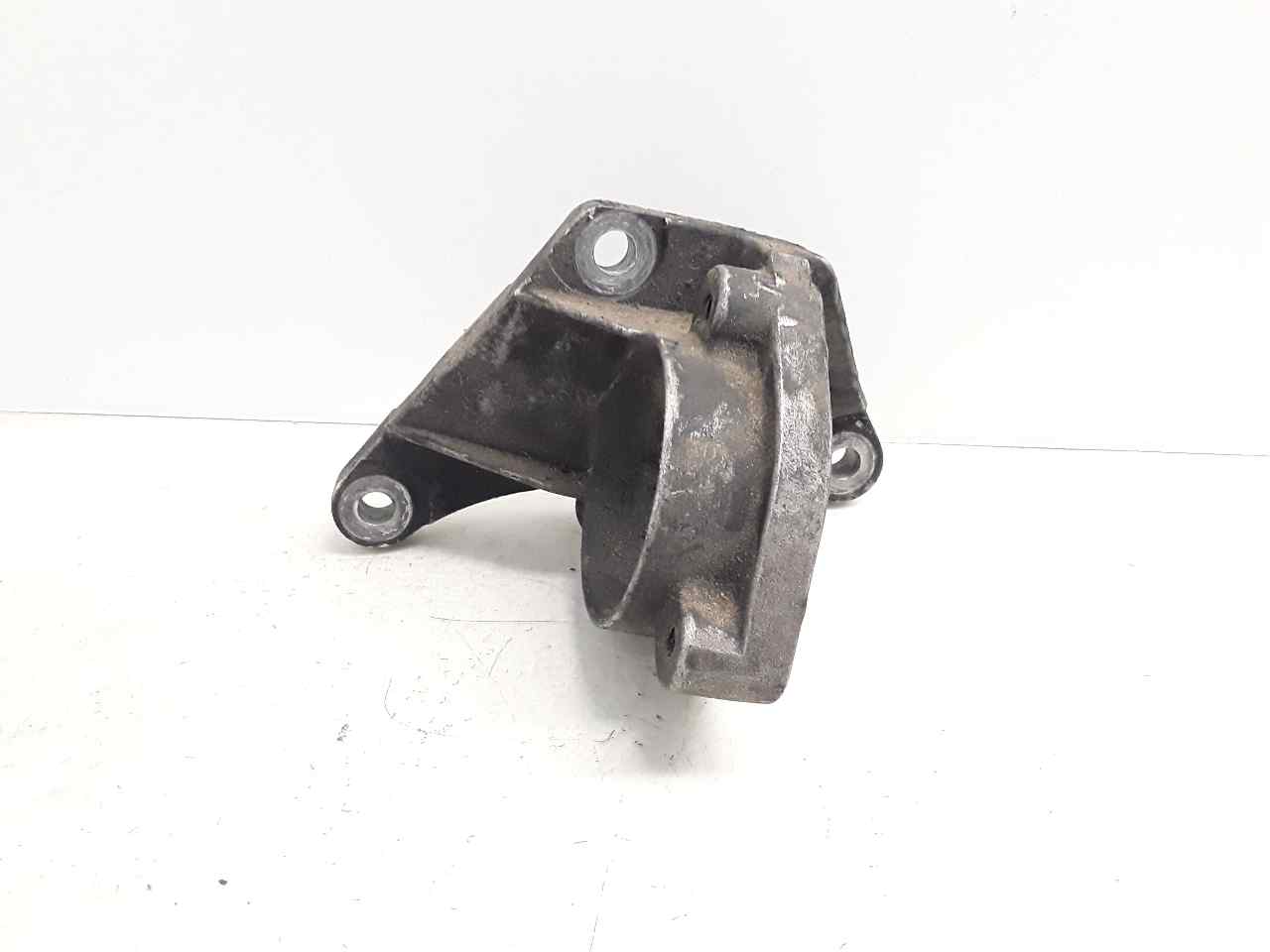 Soporte motor trasero, foto 1 de 3
