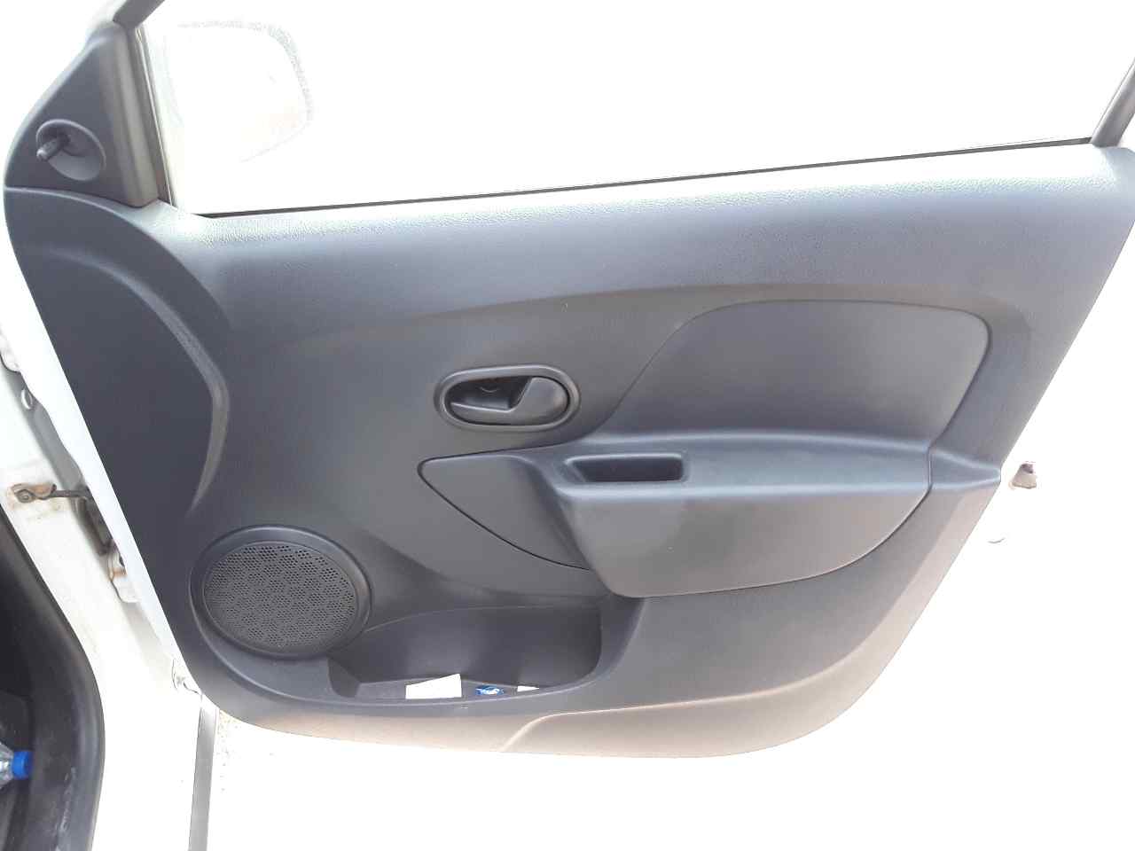 Front right door trim, photo 1 of 4